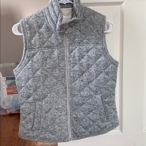 Abercrombie & Fitch. Gray quilted vest
